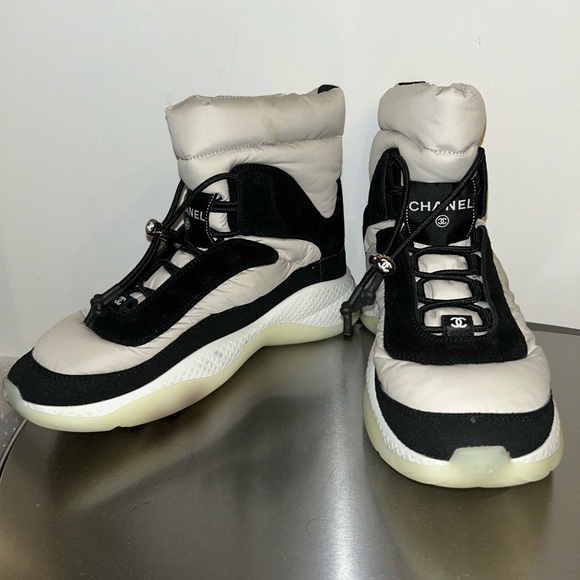 2021 Interlocking CC Logo Wedge Sneakers Size: 38 - Picture 6 of 7